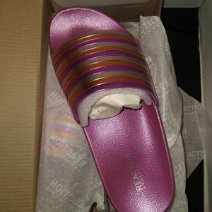 Kenneth Cole Womens Pool Pipes Open  beach slides